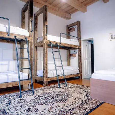 Cosmopolitan* Hostel Banska Stiavnica