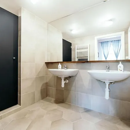 Hostel Cosmopolitan*