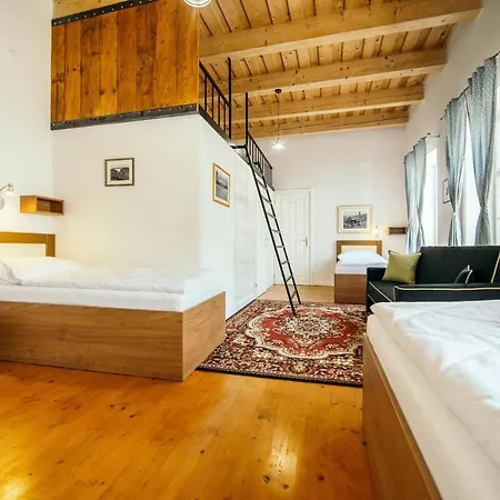 Cosmopolitan* Hostel *