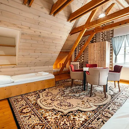 Hostal Cosmopolitan* *