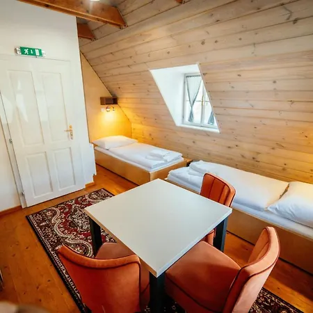 Cosmopolitan* Hostel