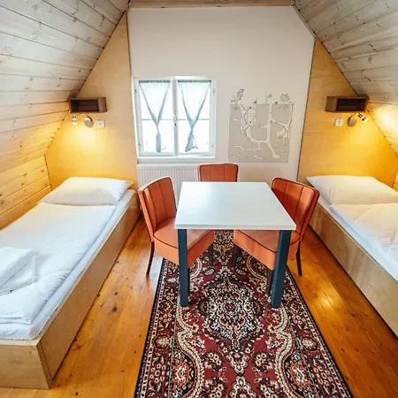 Cosmopolitan* Hostel *