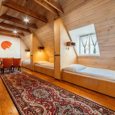 Cosmopolitan* Hostel *