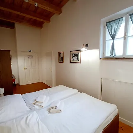 Cosmopolitan* Hostel