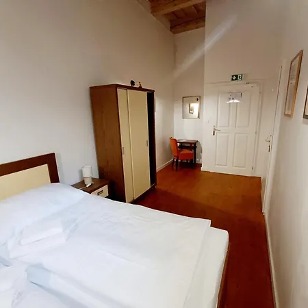 Hostel Cosmopolitan*