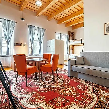 Auberge de jeunesse Cosmopolitan* Banská Štiavnica